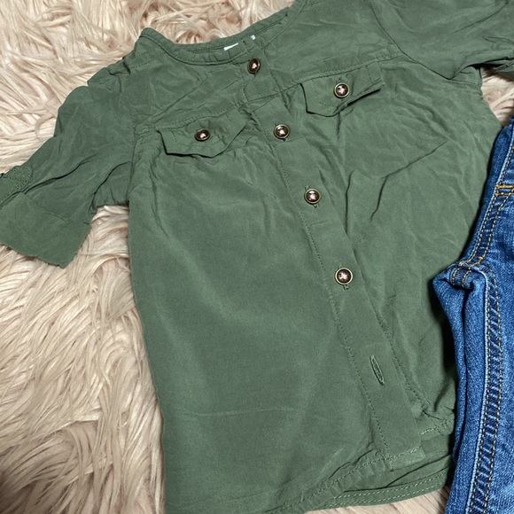 Girls Carters Outfit - Picture 2 of 4